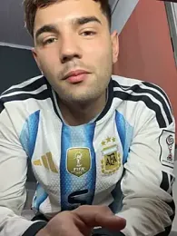 Gero2001arg — webcam model online on stripchat