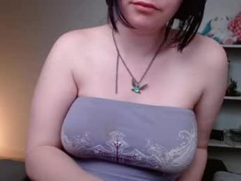 krystalsyxx — webcam model online on chaturbate
