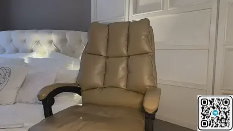 UrLillShy — webcam model online on stripchat