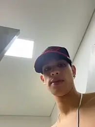 HarryGaze — webcam model online on stripchat