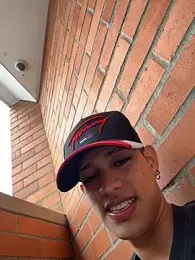 HarryGaze — webcam model online on stripchat