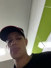 HarryGaze — webcam model online on stripchat