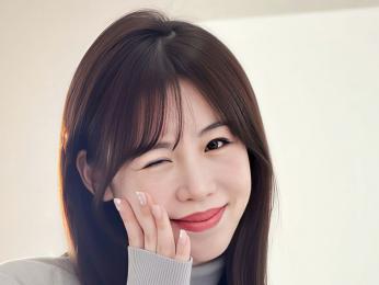 LilyWise — webcam model online on livejasmin