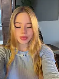 curchez_ — Stripchat stream photo (Apr 2026)