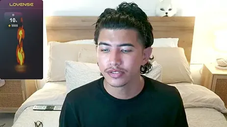 olly_jerez — webcam model online on stripchat