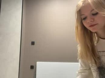 dewdropdoll — webcam model online on chaturbate