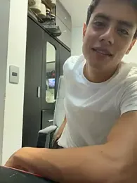 Fernandoroddd — webcam model online on stripchat