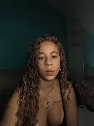 vivianeleoa — webcam model online on stripchat