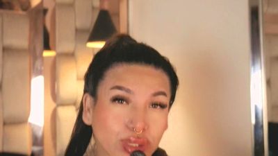 Meelfox — webcam model online on cam4