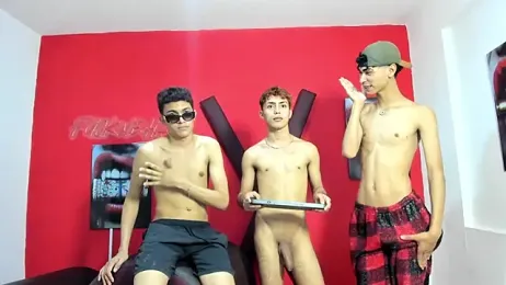 AVENGER_BOYS2026 — webcam model online on stripchat