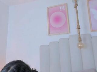 Pearl Moon — webcam model online on flirt4free