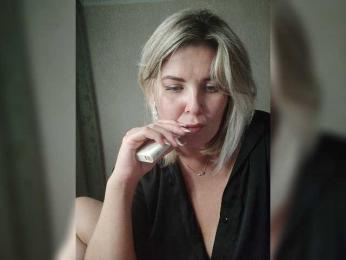 Dyia — webcam model online on bongacams