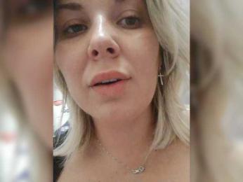 Dyia — webcam model online on bongacams