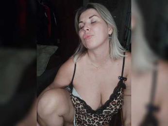 Dyia — webcam model online on bongacams