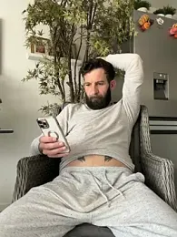 Michel_huge — Stripchat stream photo (Apr 2026)