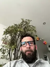 Michel_huge — Stripchat stream photo (Apr 2026)