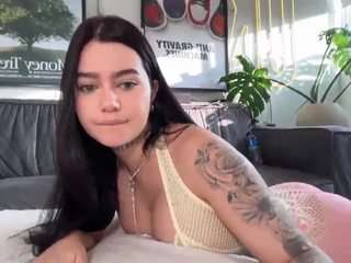 harveymiiller — webcam model online on camsoda