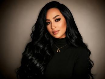 SharlinMoreva — webcam model online on livejasmin