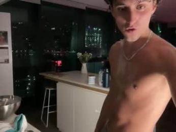 loves_leo — Chaturbate stream photo (Apr 2026)