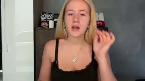 itssosierra — webcam model online on stripchat