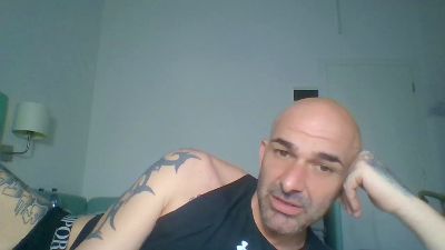 ilciuciu20 — Cam4 stream photo (May 2026)