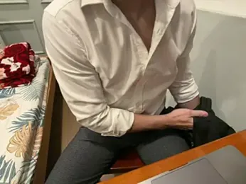 17Komodo — Stripchat stream photo (Sep 2026)