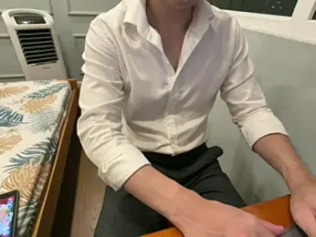 17Komodo — Stripchat stream photo (Sep 2026)
