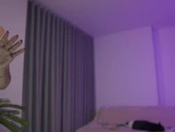 annieguzman_ — Chaturbate stream photo (Apr 2026)