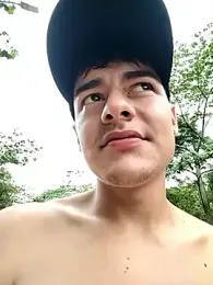 attractive-sexx — Stripchat stream photo (Apr 2026)