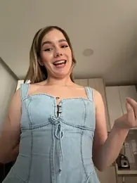NicoleCut — webcam model online on stripchat
