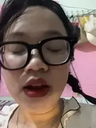 Leeeeiu — webcam model online on stripchat