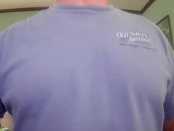 il_undercover — webcam model online on chaturbate