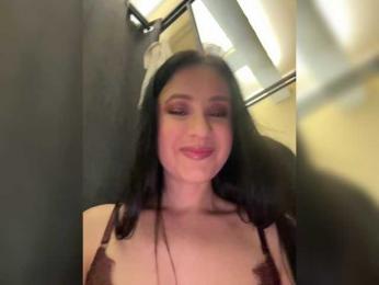 EvaRoughe — webcam model online on bongacams