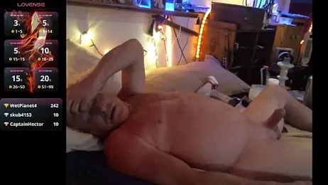 Pussyeat2please — webcam model online on stripchat