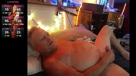 Pussyeat2please — webcam model online on stripchat