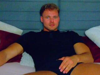 Robin Rieff — webcam model online on flirt4free