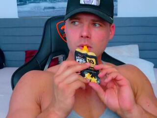 Robin Rieff — webcam model online on flirt4free