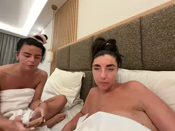 Cleoluxex — webcam model online on stripchat