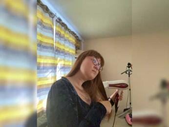 QueenFoxyLisa — webcam model online on bongacams