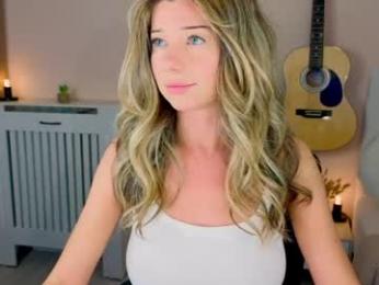 lenamuti — Chaturbate stream photo (May 2026)