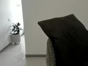 sweetest_bella — webcam model online on chaturbate