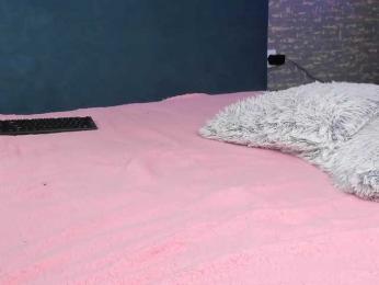 GlitchDoll — webcam model online on bongacams