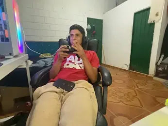 Max_TheHorseDick — Stripchat stream photo (Apr 2026)