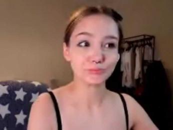 HoneyComfya — Bongacams stream photo (Apr 2026)