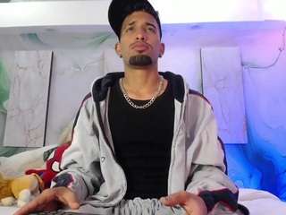 michaelhanks — webcam model online on camsoda