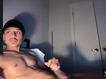 xmomentumx — Chaturbate stream photo (Aug 2026)