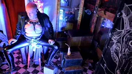 BULGEDEMON — webcam model online on stripchat