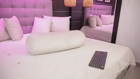 BellaLatinaTS — webcam model online on stripchat