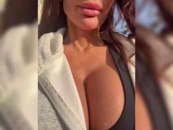 OrgazMia — webcam model online on bongacams