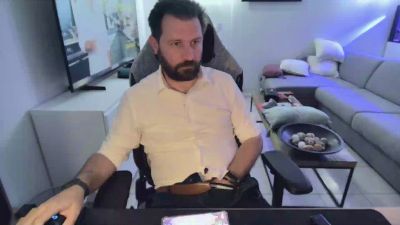 moi92160 — Cam4 stream photo (Apr 2026)